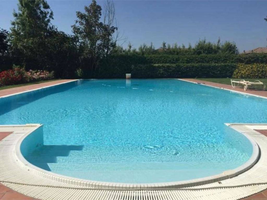 casa indipendente in vendita a Modena in zona Villanova