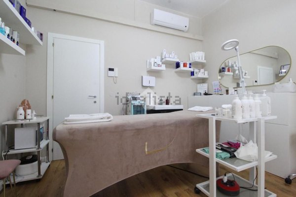 negozio in vendita a Modena in zona Buon Pastore