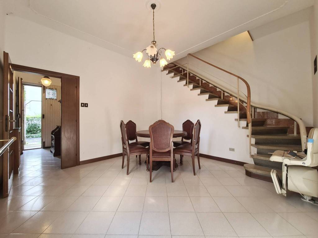 casa indipendente in vendita a Modena in zona Buon Pastore