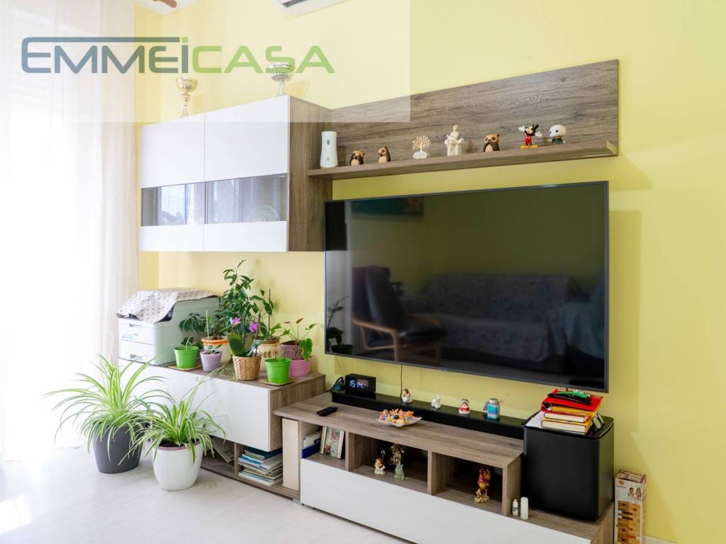 appartamento in vendita a Modena in zona Amendola