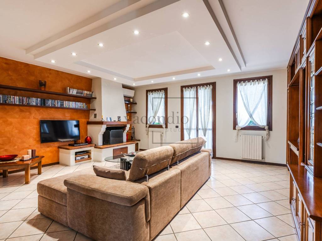 casa indipendente in vendita a Modena in zona Baggiovara