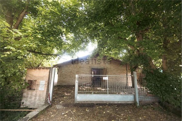 locale di sgombero in vendita a Modena in zona San Damaso