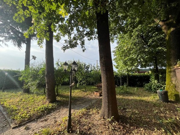 casa indipendente in vendita a Modena in zona Ganaceto