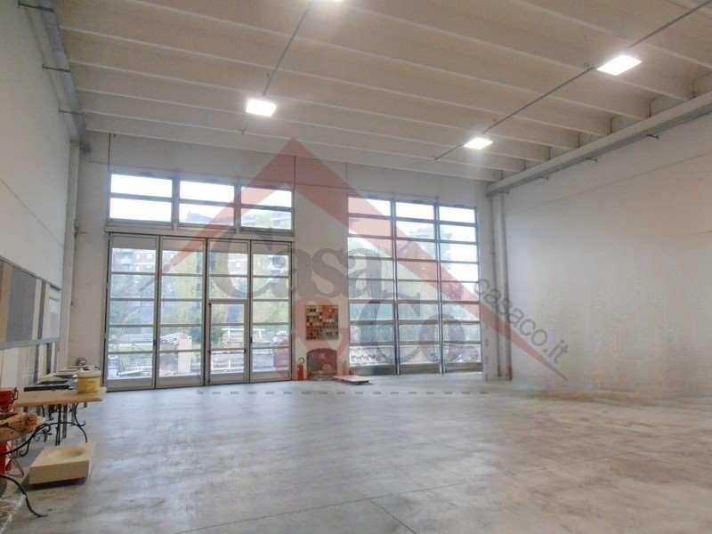 locale commerciale in vendita a Modena in zona Crocetta