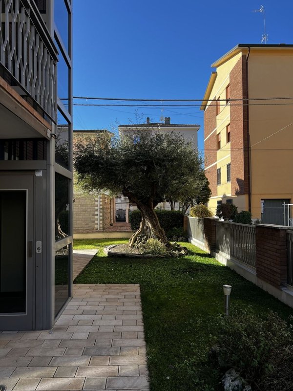 appartamento in vendita a Modena in zona Amendola