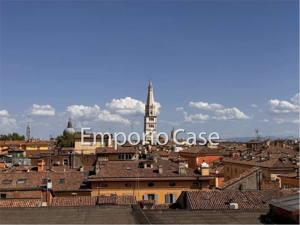 appartamento in vendita a Modena in zona Centro Storico