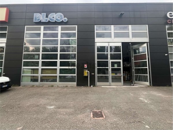 capannone in vendita a Modena in zona Crocetta