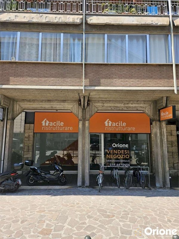 negozio in vendita a Modena in zona Centro Storico