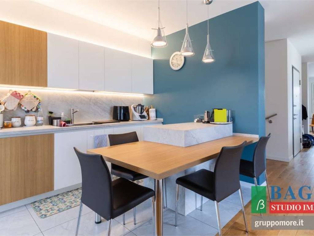 appartamento in vendita a Modena in zona Amendola