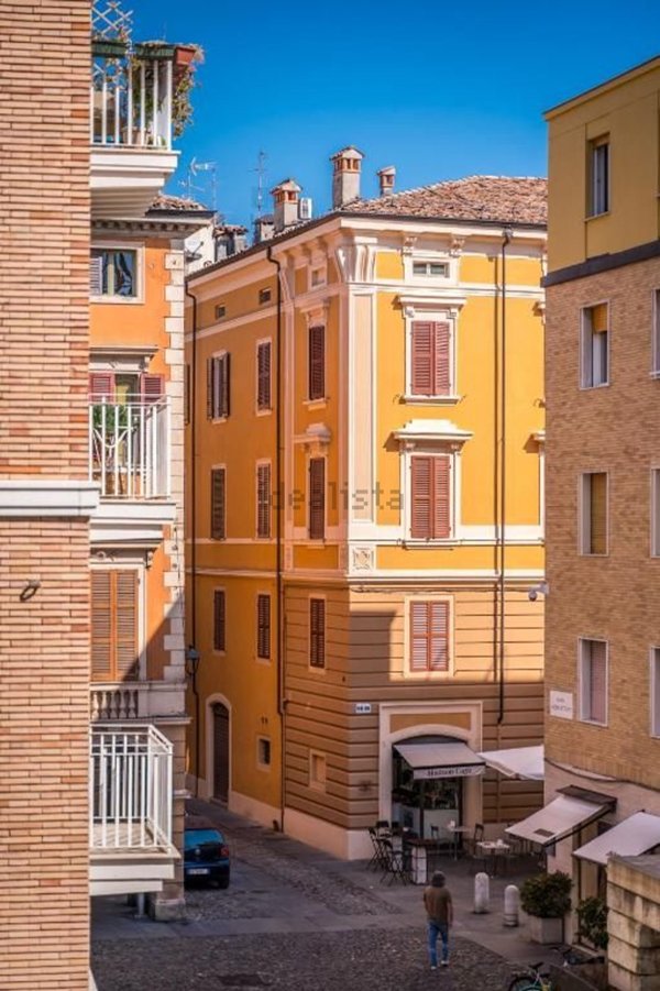 appartamento in vendita a Modena in zona Centro Storico