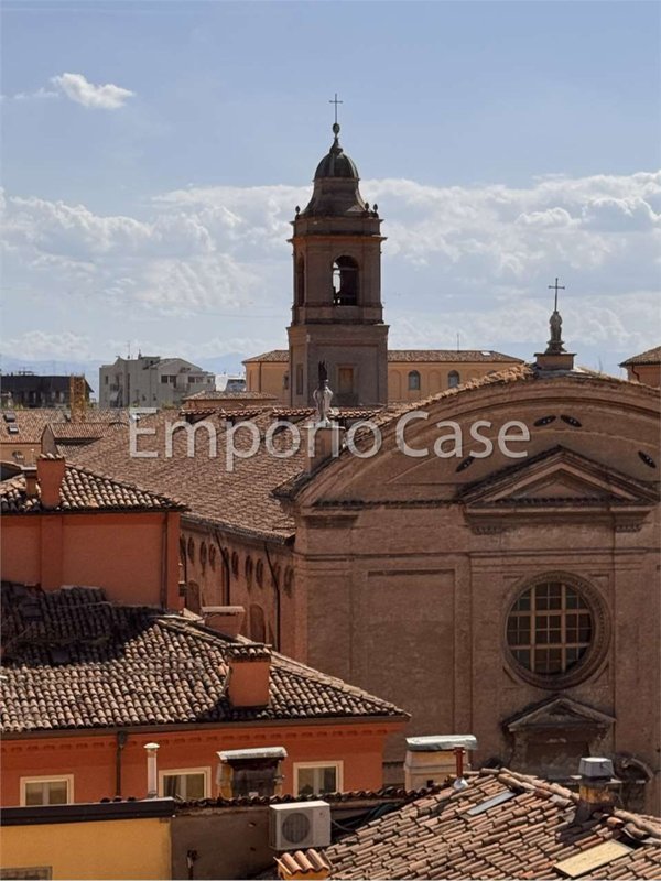 appartamento in vendita a Modena in zona Centro Storico