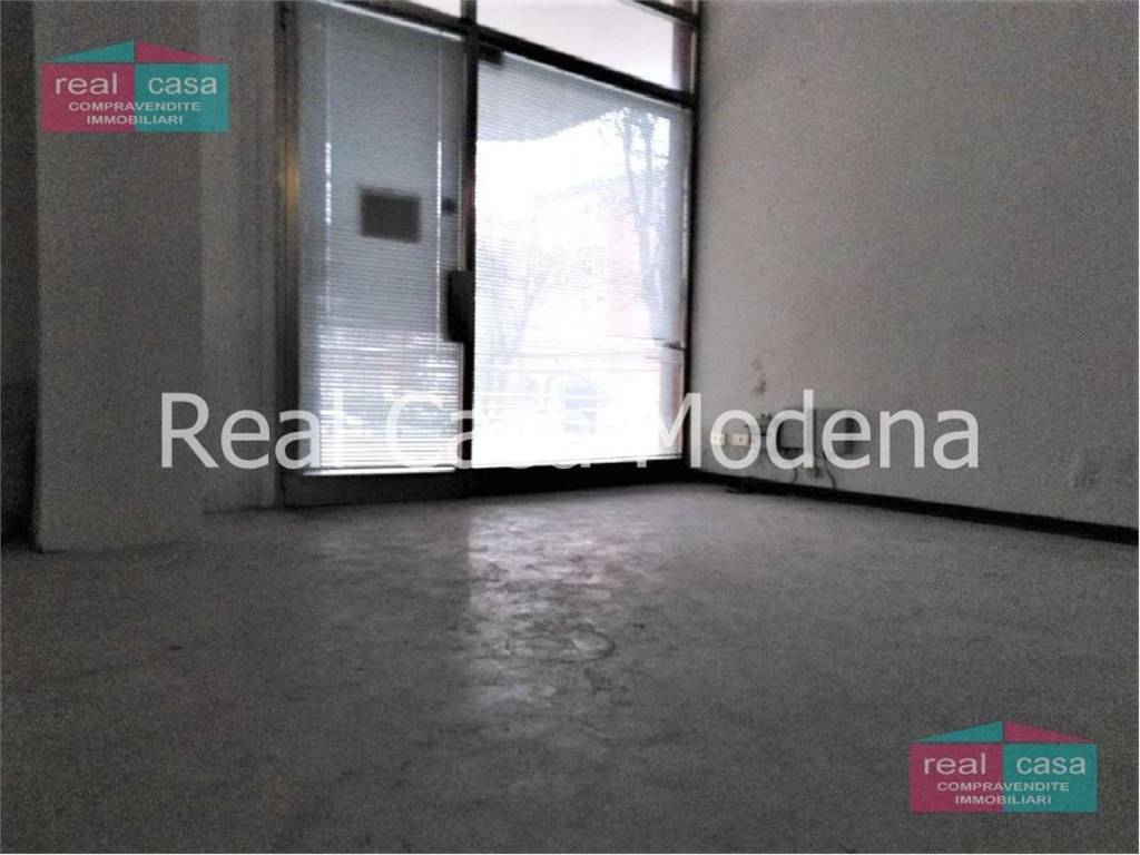 negozio in vendita a Modena in zona San Faustino