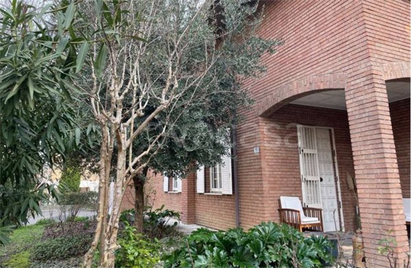 casa indipendente in vendita a Modena in zona Amendola