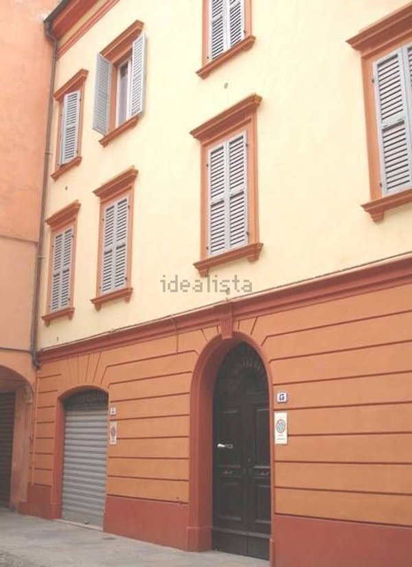 casa indipendente in vendita a Modena in zona Centro Storico