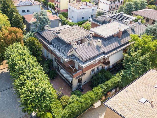 casa indipendente in vendita a Modena in zona Buon Pastore