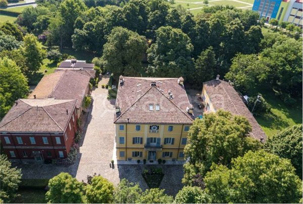 casa indipendente in vendita a Modena in zona Centro Storico