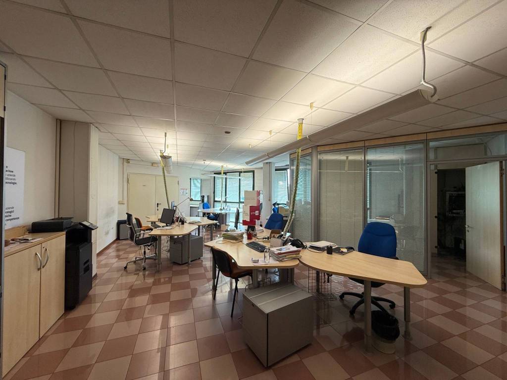 ufficio in vendita a Modena in zona San Lazzaro / Modena Est