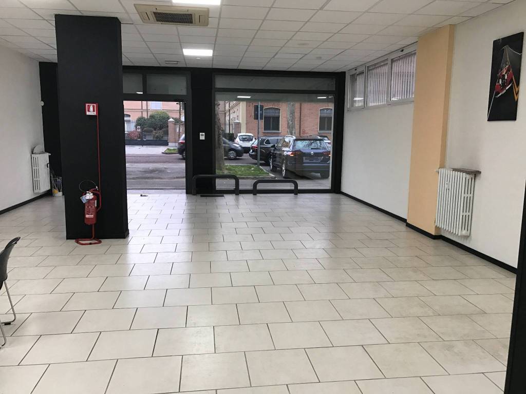 negozio in vendita a Modena in zona Centro Storico