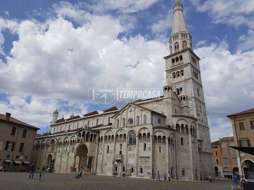 negozio in vendita a Modena in zona Centro Storico