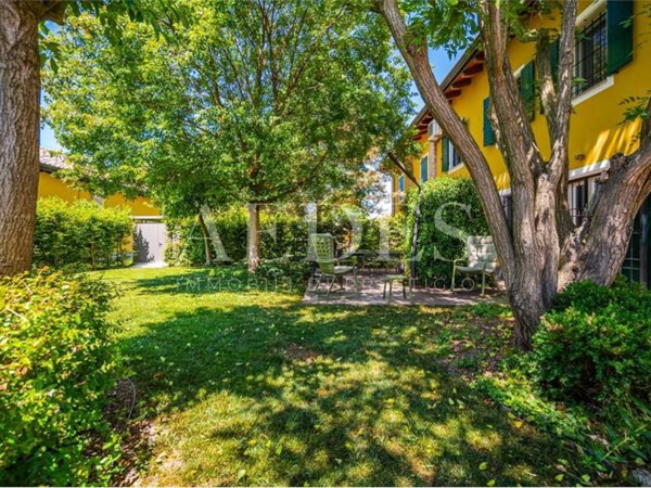 casa indipendente in vendita a Modena in zona San Faustino