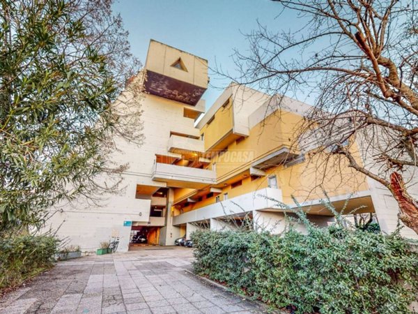 appartamento in vendita a Modena in zona Madonnina / Quattro Ville