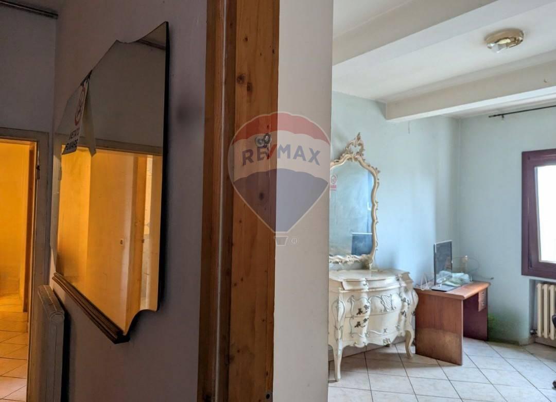 appartamento in vendita a Modena in zona Madonnina / Quattro Ville