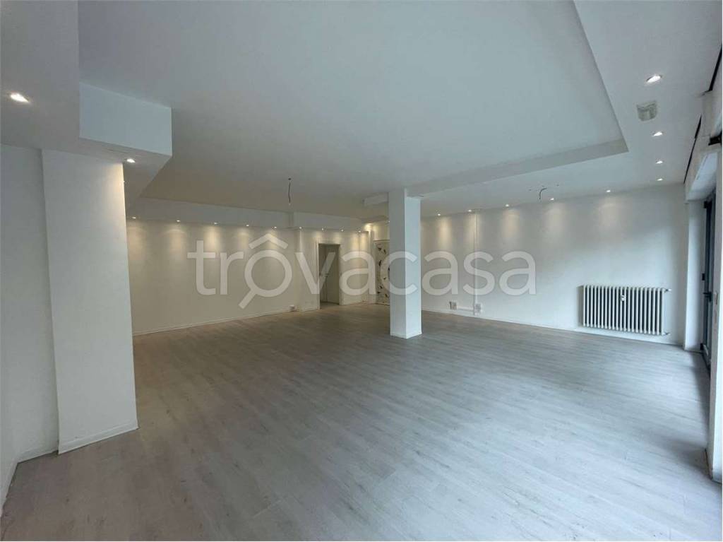 negozio in vendita a Modena in zona Buon Pastore