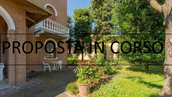 casa indipendente in vendita a Modena in zona Lesignana