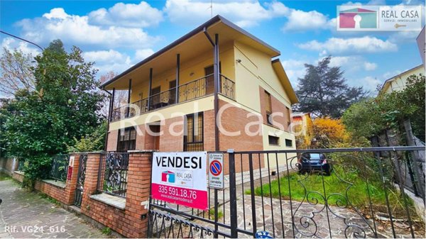 casa indipendente in vendita a Modena in zona San Faustino