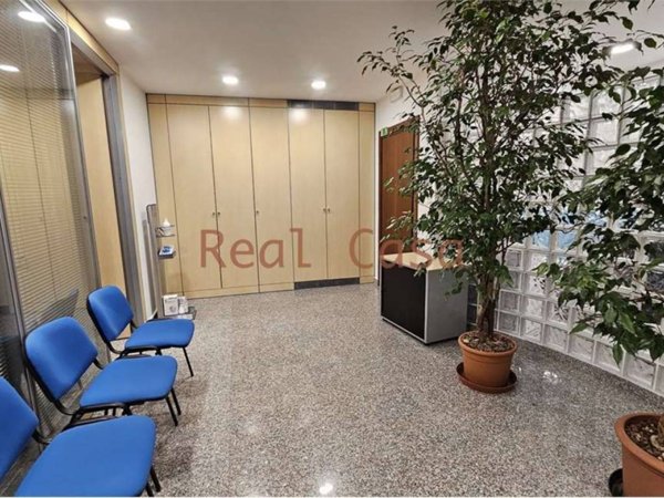 ufficio in vendita a Modena in zona San Faustino