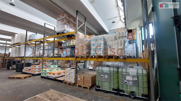 capannone in vendita a Modena in zona Crocetta