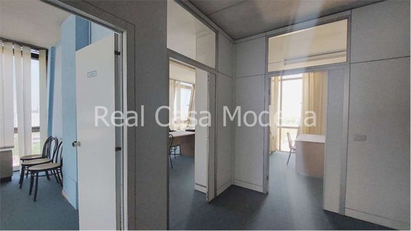 ufficio in vendita a Modena in zona San Faustino