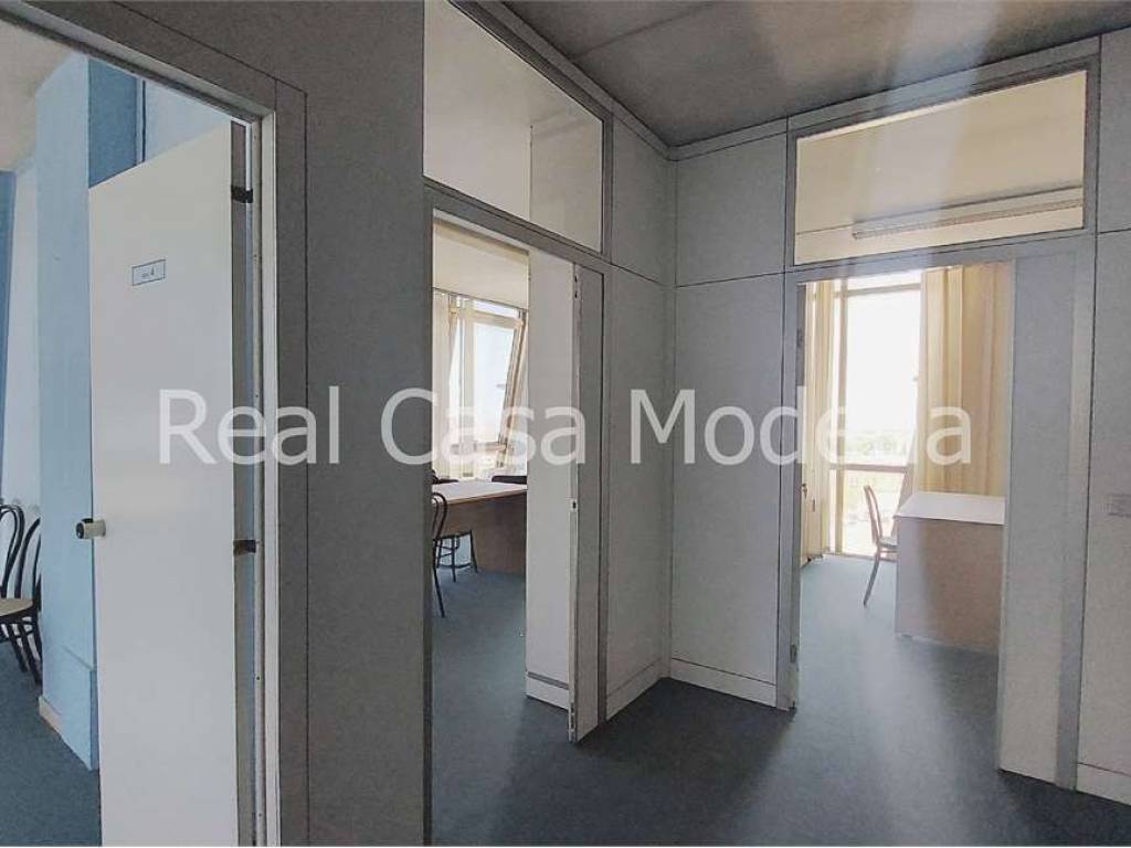 ufficio in vendita a Modena in zona San Faustino