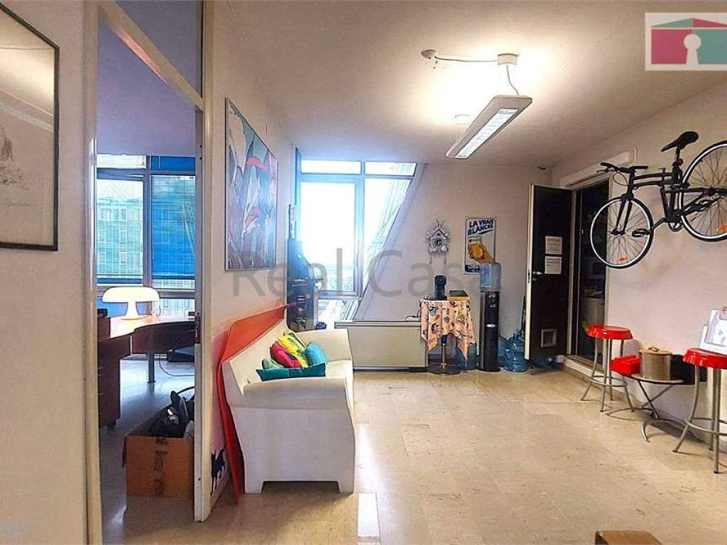 ufficio in vendita a Modena in zona San Faustino