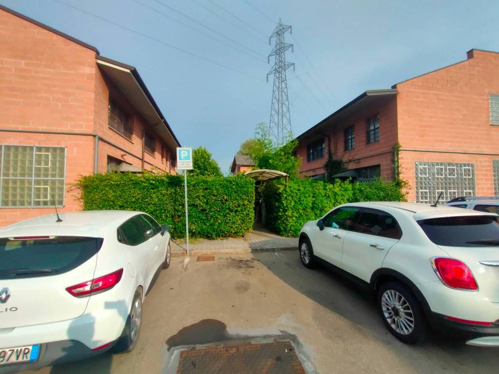 ufficio in vendita a Modena in zona San Lazzaro / Modena Est