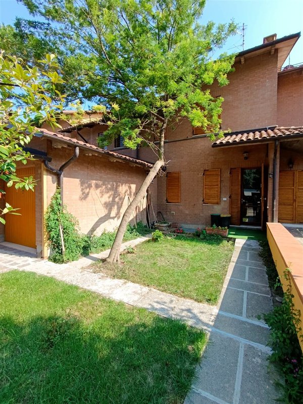 casa indipendente in vendita a Modena in zona Cognento