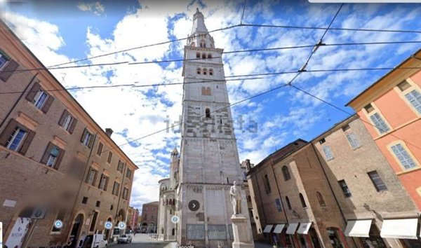 negozio in vendita a Modena in zona Centro Storico