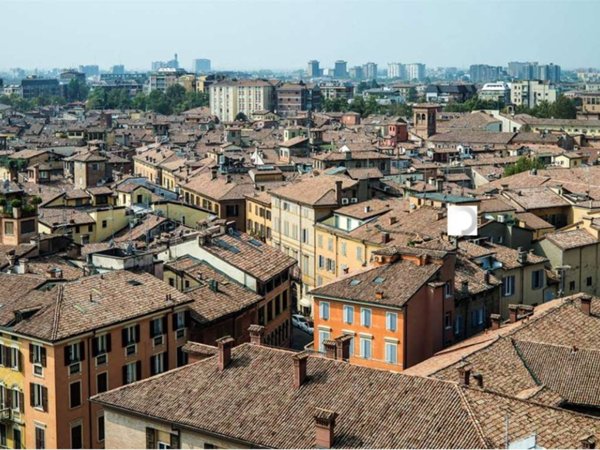 negozio in vendita a Modena in zona Centro Storico