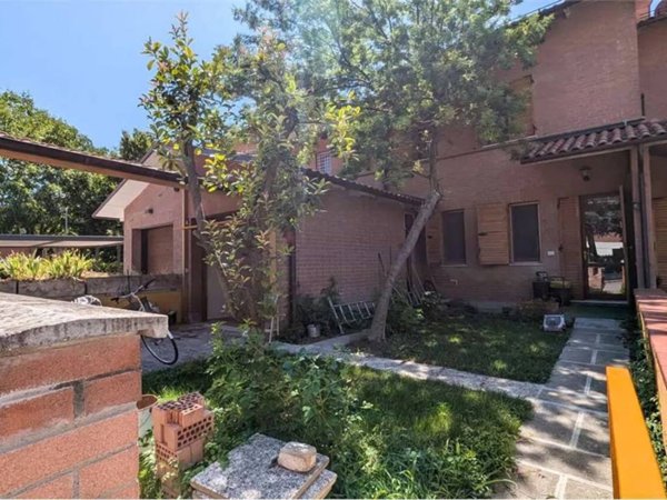 casa indipendente in vendita a Modena in zona Cognento