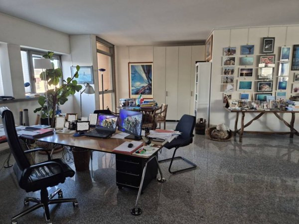 ufficio in vendita a Modena in zona Buon Pastore