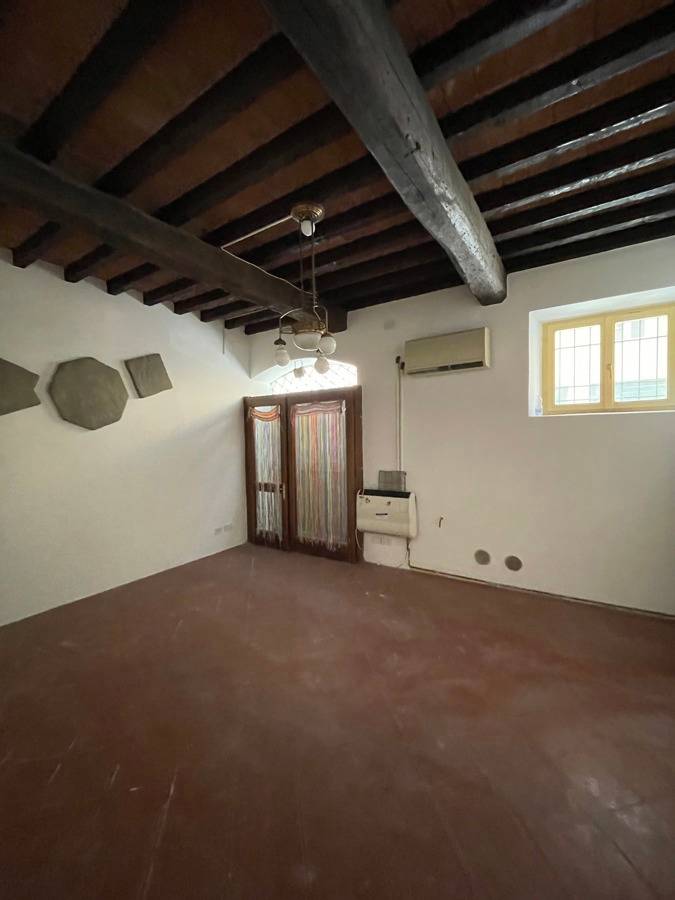 negozio in vendita a Modena