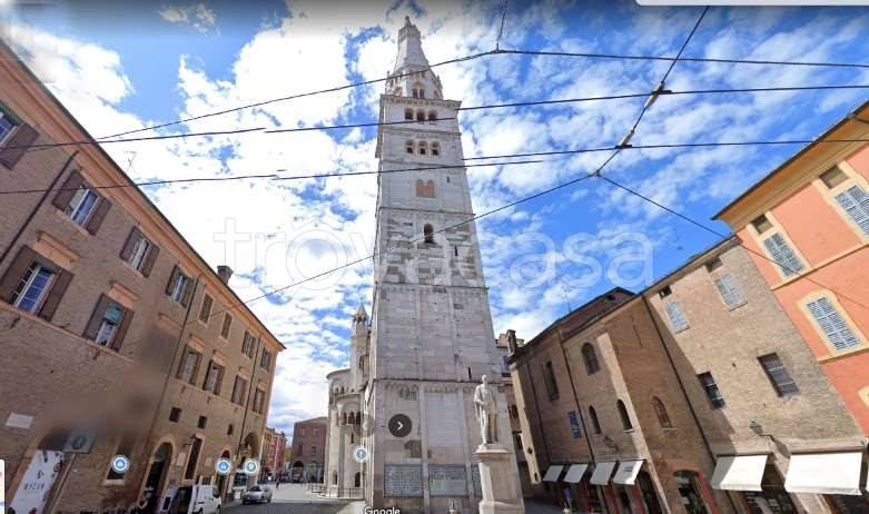 negozio in vendita a Modena in zona Centro Storico