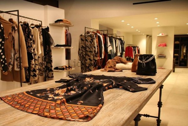 negozio in vendita a Modena in zona Centro Storico