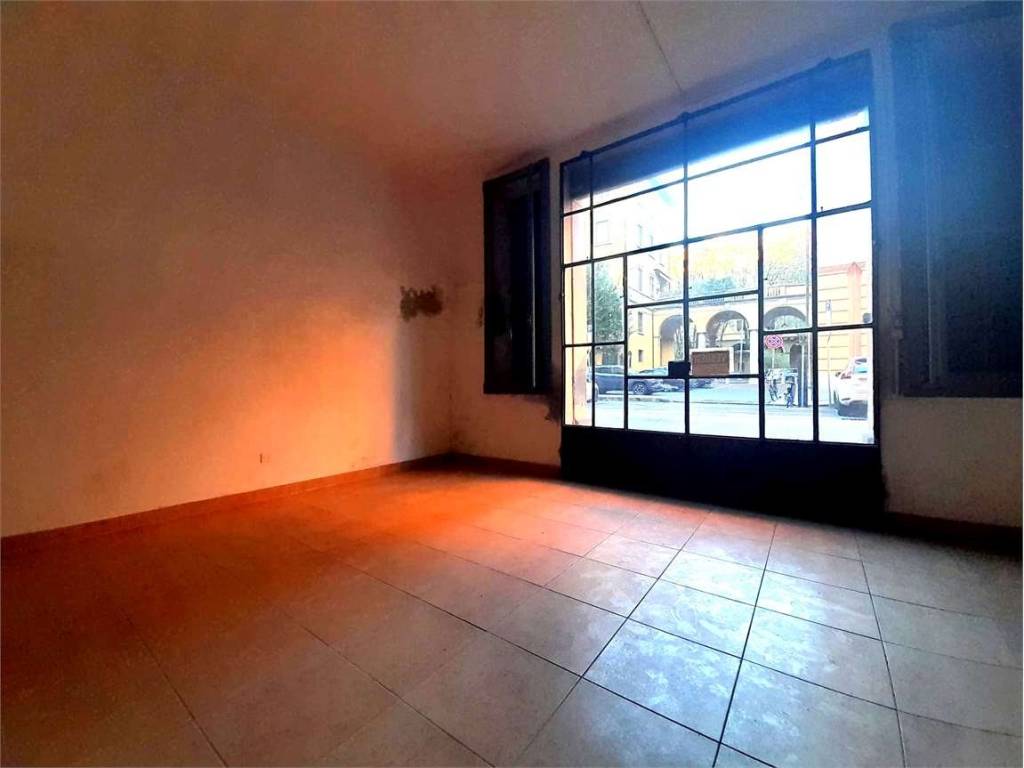 negozio in vendita a Modena