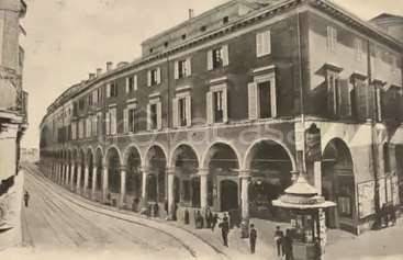 negozio in vendita a Modena in zona Centro Storico