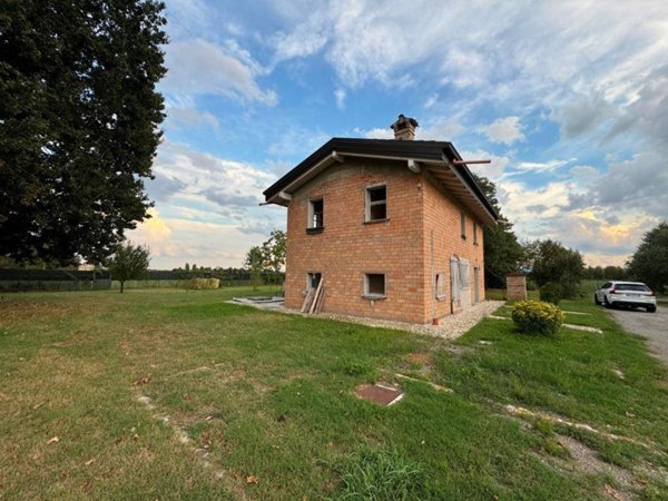 casa indipendente in vendita a Modena in zona Cognento