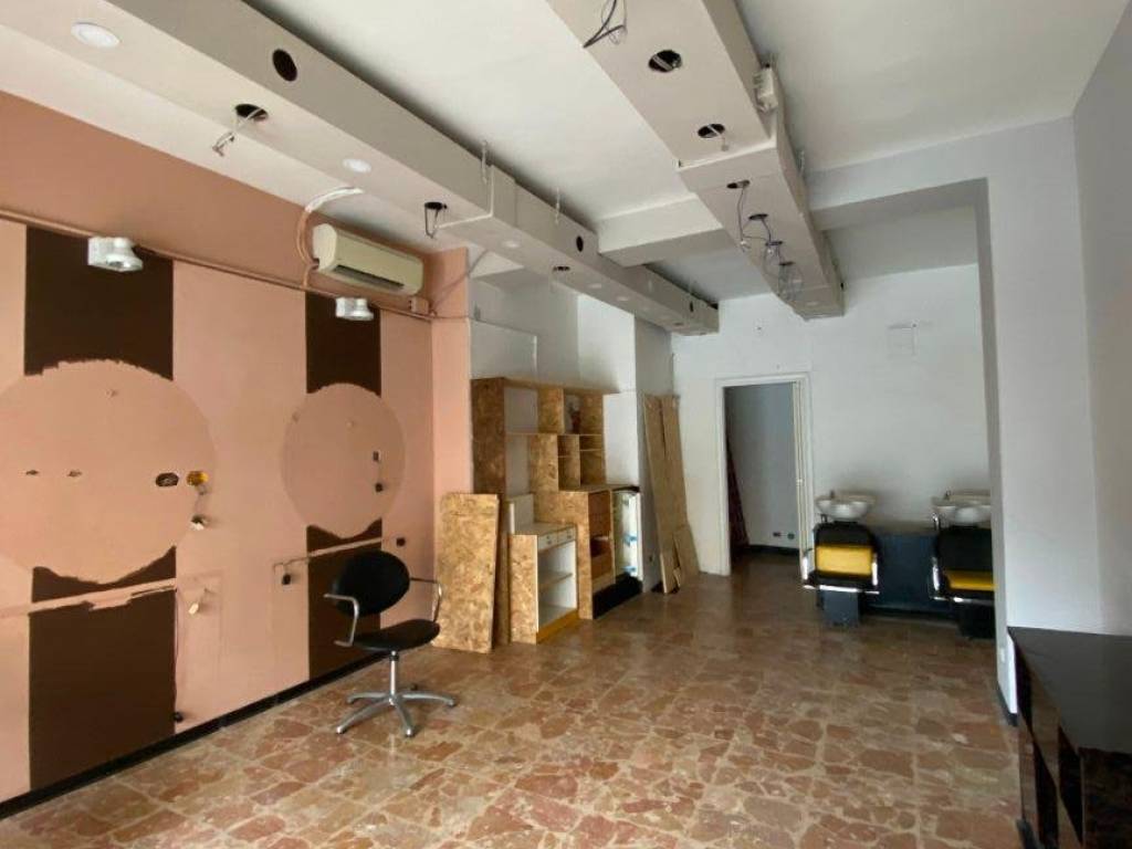 negozio in vendita a Modena in zona San Lazzaro / Modena Est
