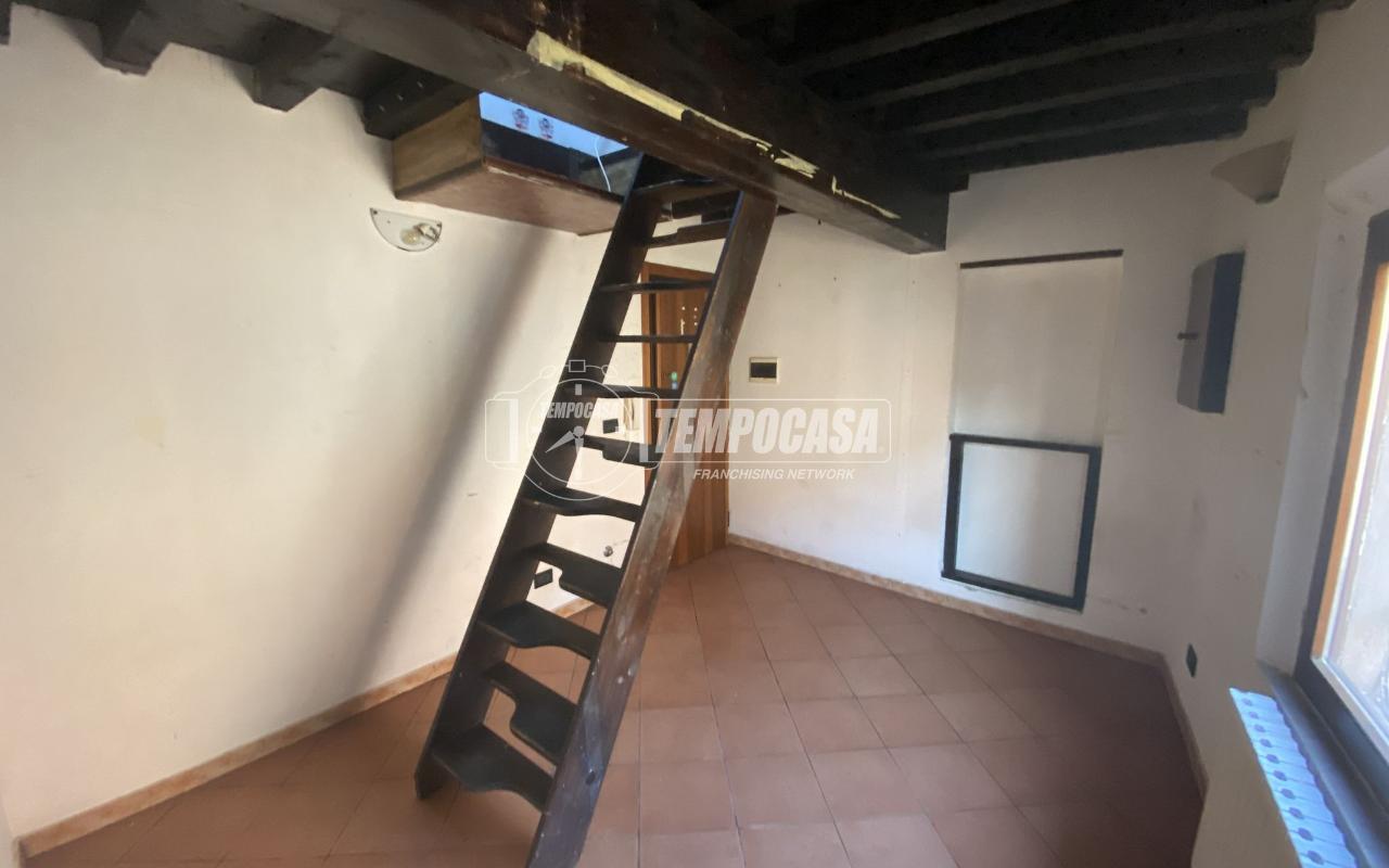 appartamento in vendita a Modena in zona Centro Storico