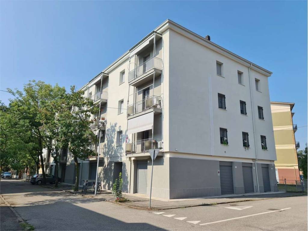 appartamento in vendita a Modena in zona Madonnina / Quattro Ville