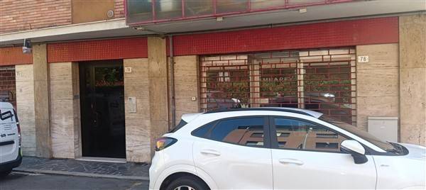 negozio in vendita a Modena in zona Crocetta